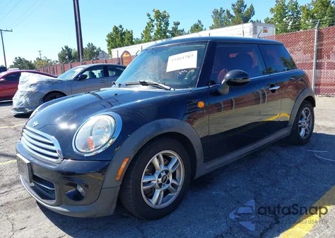 2013 Mini Hardtop Cooper z USA, uszkodzony, nr VIN WMWSU3C52DT687117